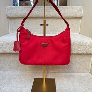 Nylon Re edition Shoulder bag in Red Nylon